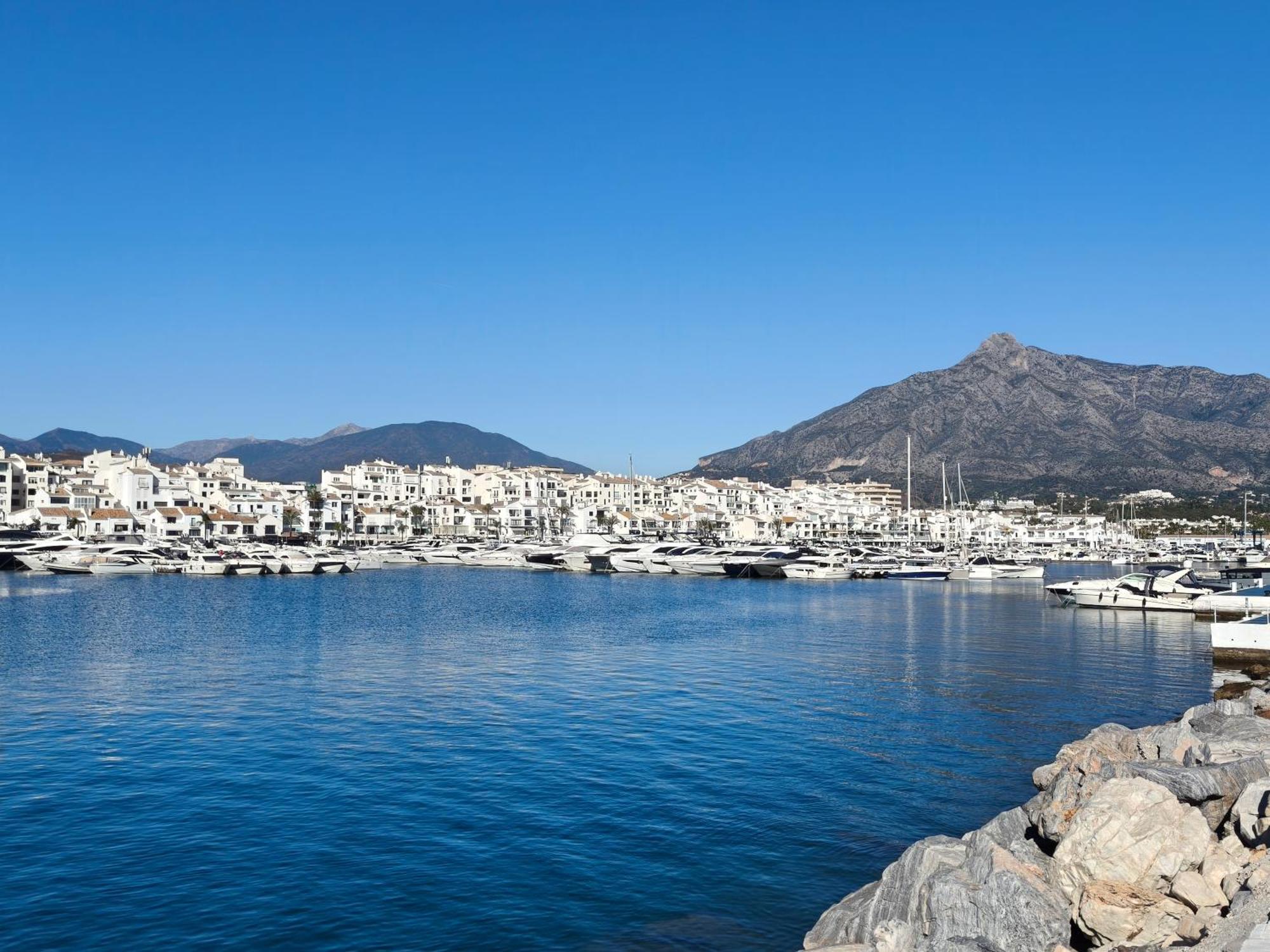 Apartment Luminoso Loft Con Piscina En Puerto Banus *